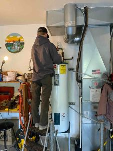 Professional Plumber in Vancouver, WA, signs water heater is going out